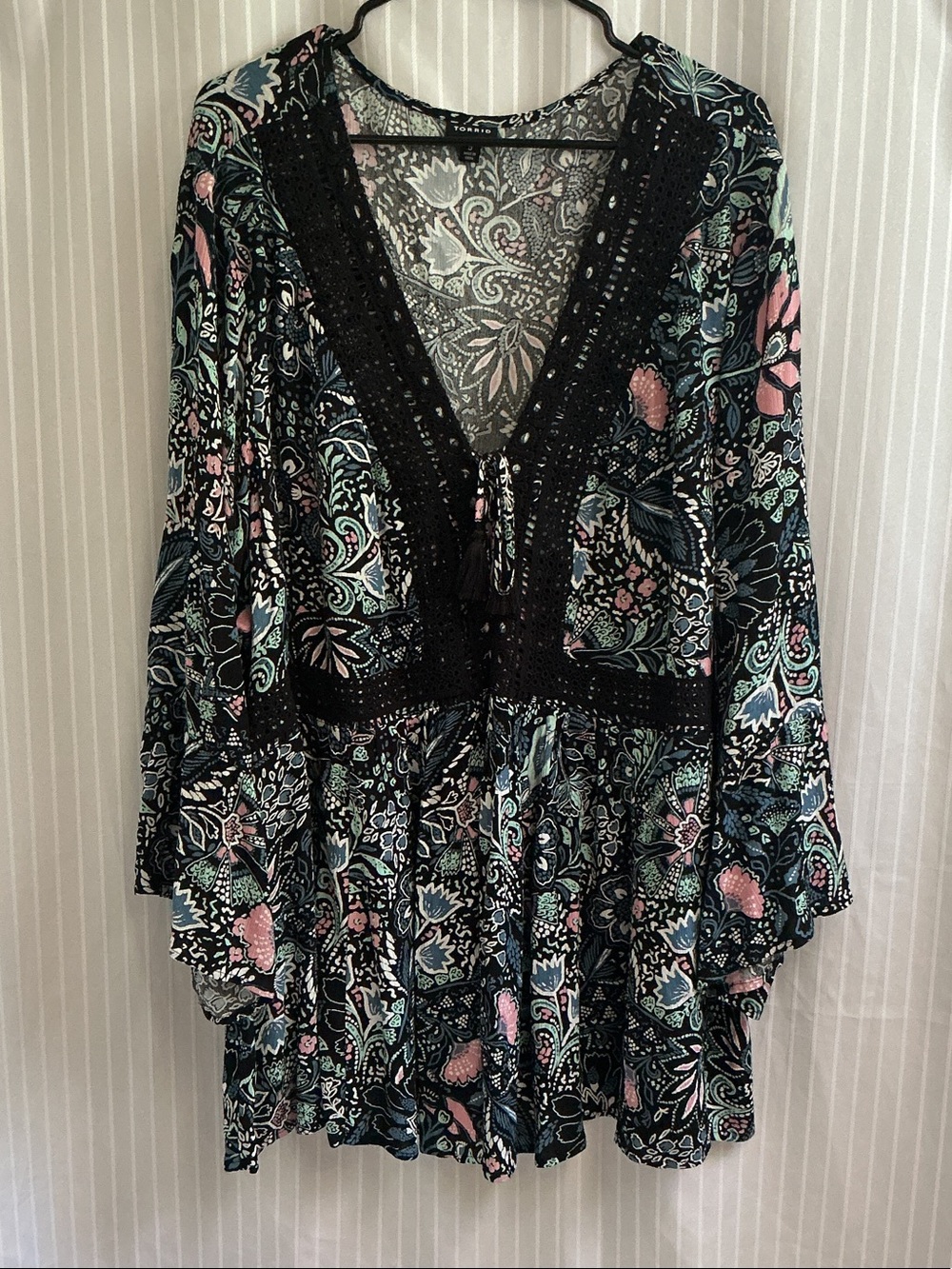 Torrid Size 5X Size 28 Floral V-Neck Women’s Blouse
